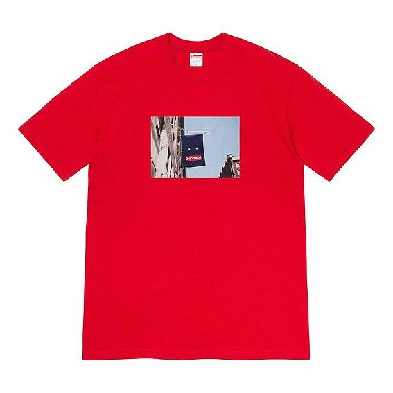 Majica Supreme Banner Graphic Short Sleeve T-Shirt Rdeča | SUP-FW19-224