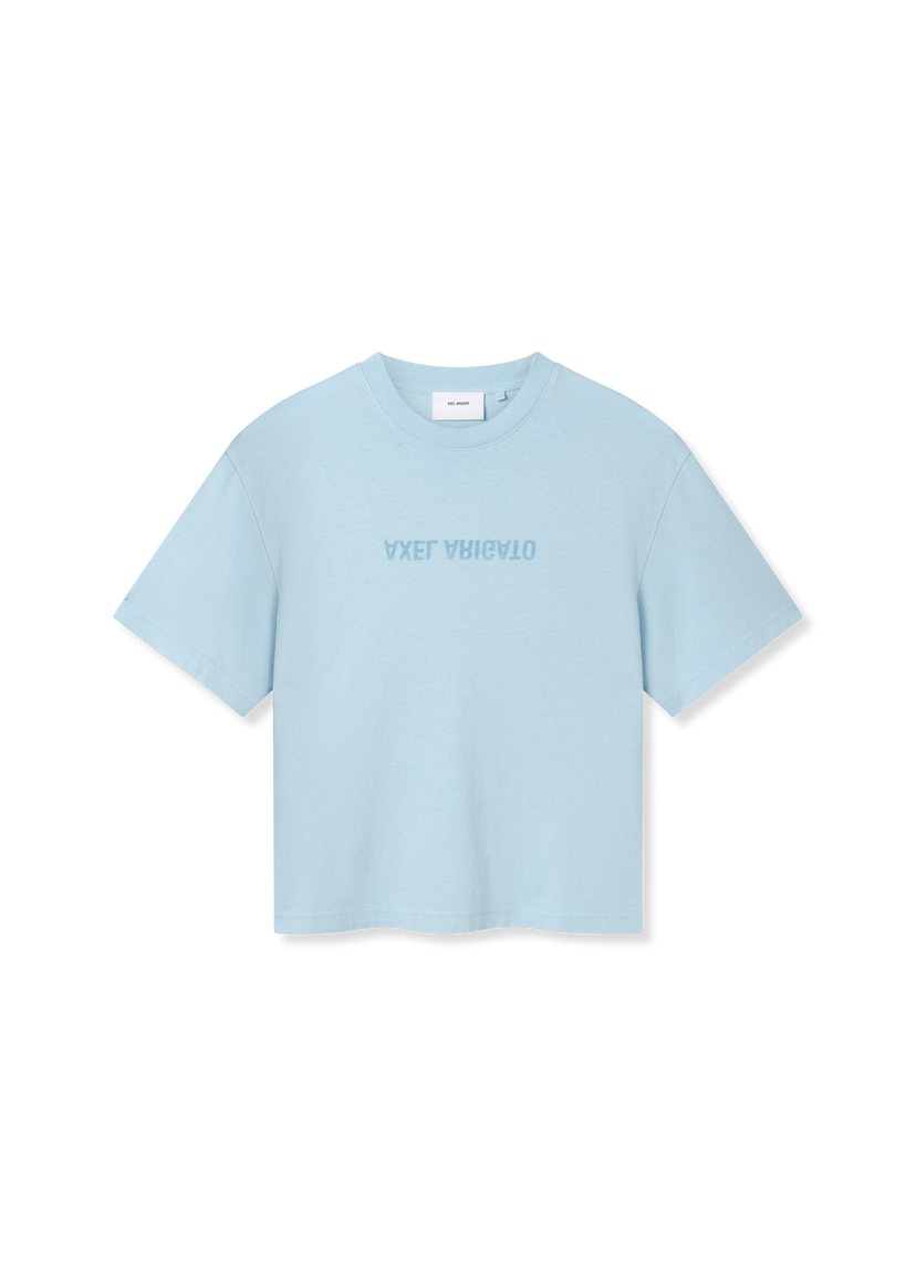 Krop-top AXEL ARIGATO Cropped T-Shirt with Text Embroidery Modra | A2987001