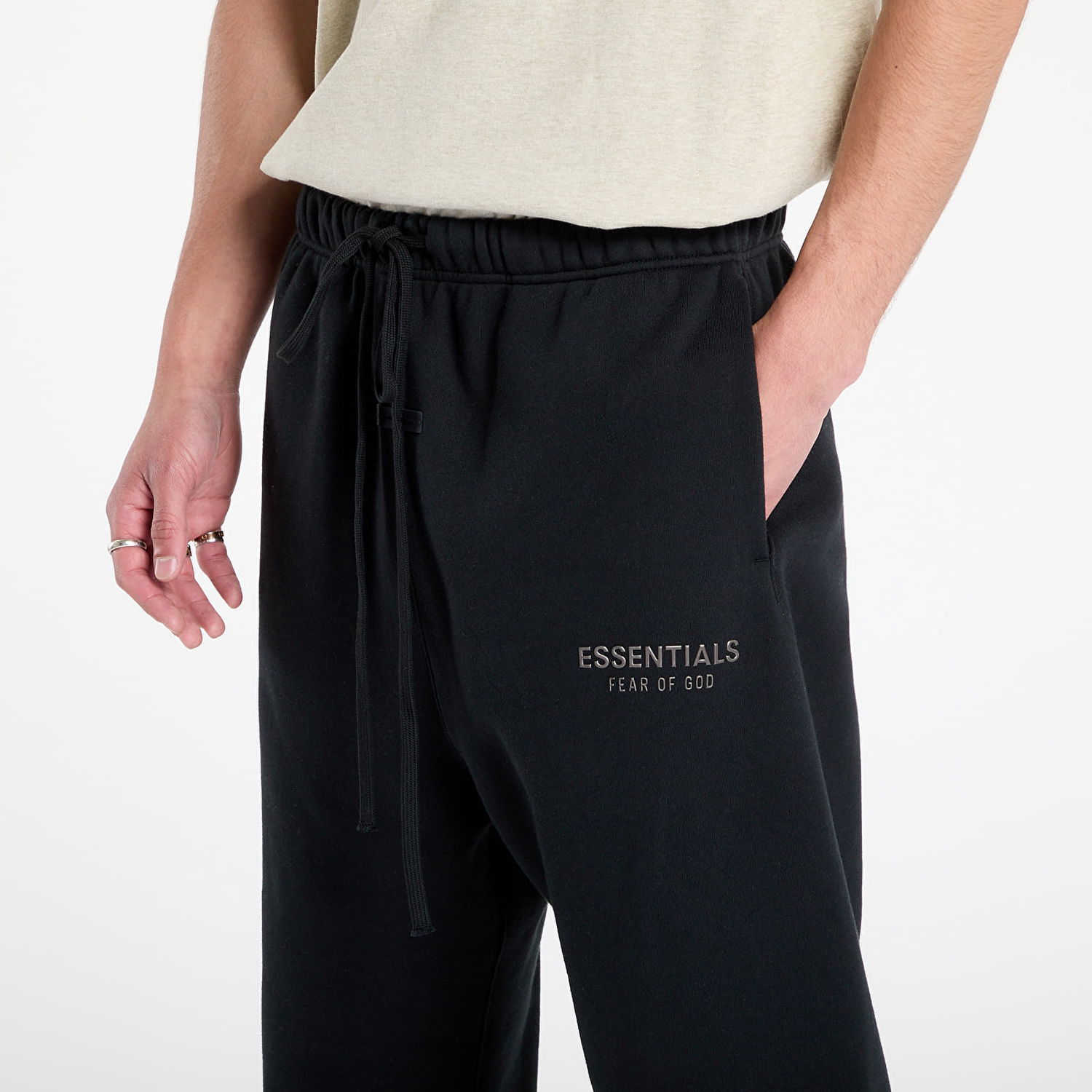 Trenirka Fear of God Fear of God Essentials Relaxed Fleece Sweatpants Črna | 130SP258220F-861, 1