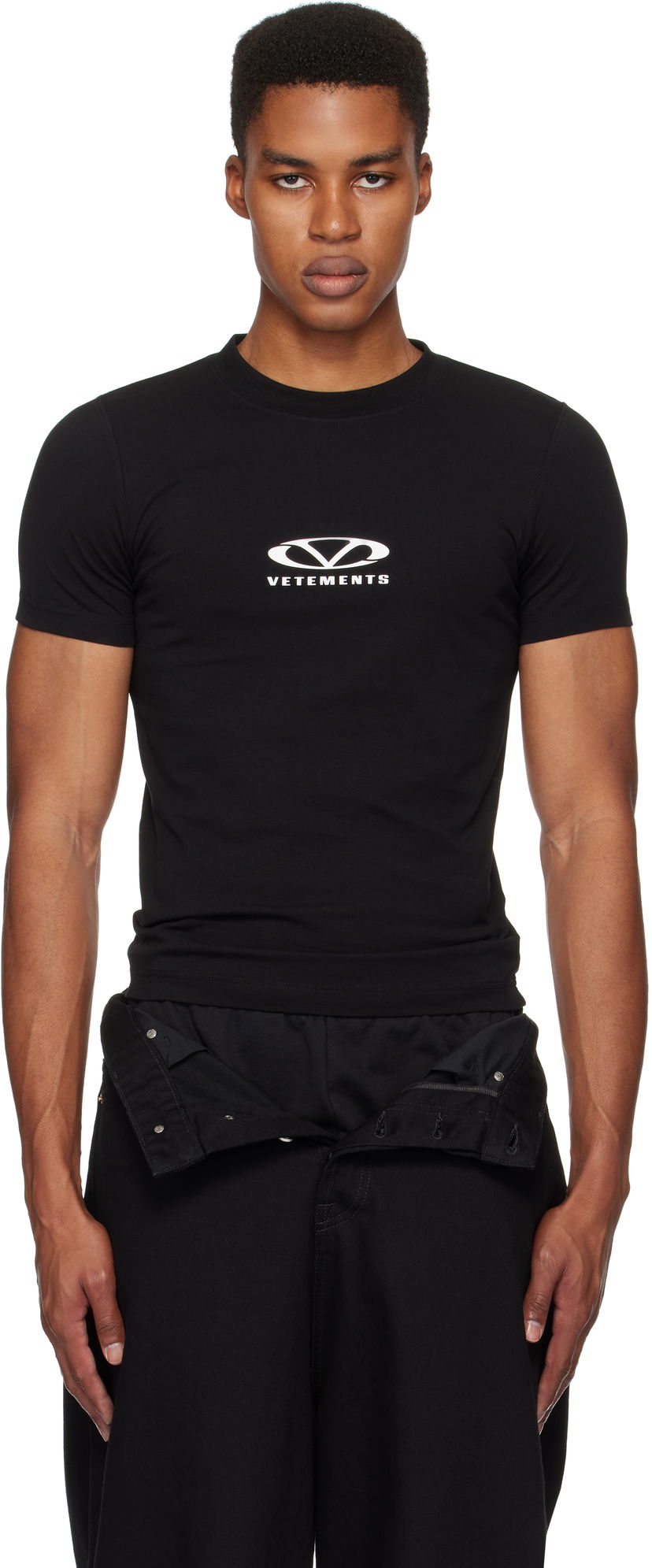 Majica VETEMENTS Oval Logo Fitted Tee Črna | MA66TR600BW