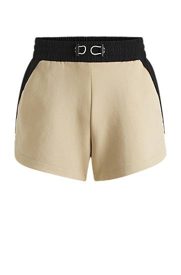Kratke hlače BOSS Cotton Blend Active Shorts with Contrast Back Bež | 50541331