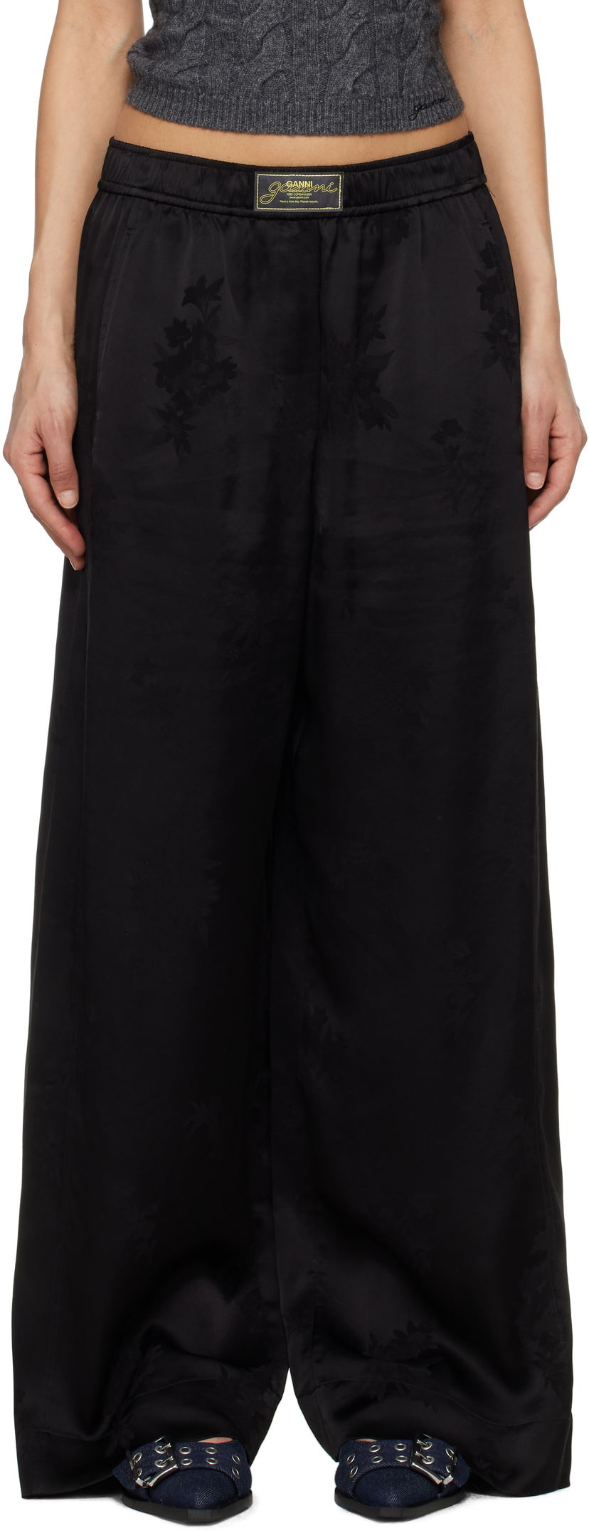 Hlače GANNI GANNI Satin Jacquard Trousers Črna | W0383