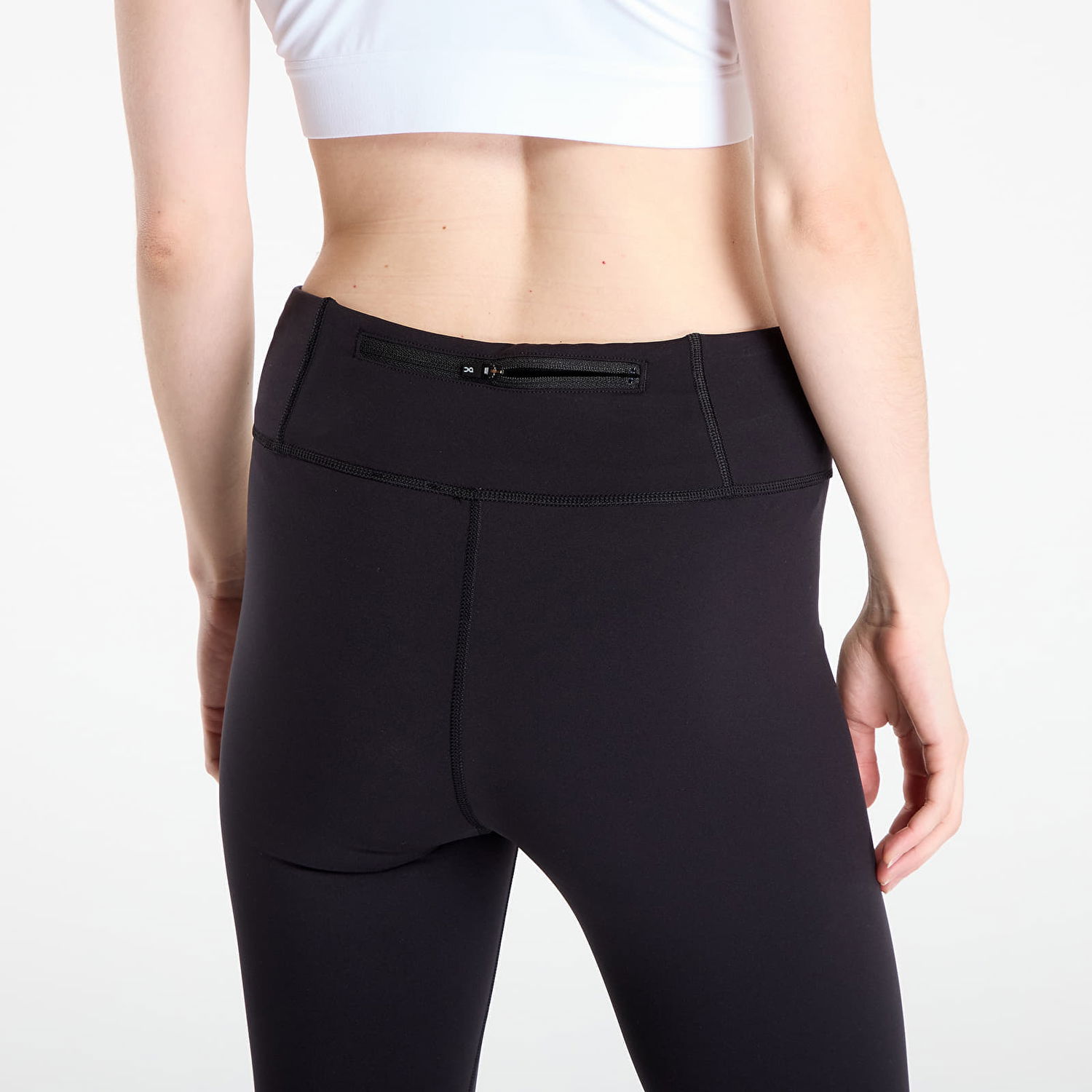 Nogavice On Running Core Tights Črna | 1WF30510553, 1