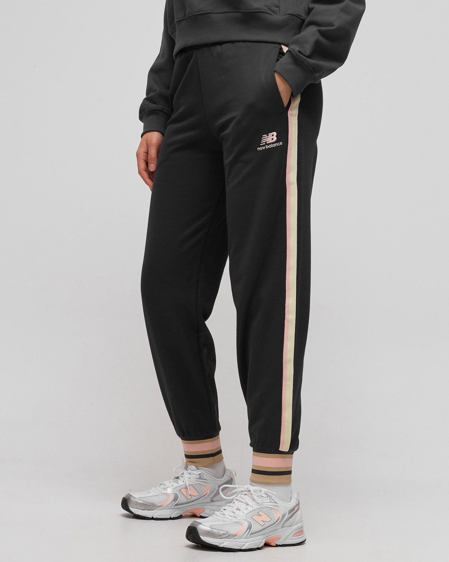 Trenirka New Balance WMNS 70s Run Track Pant Črna | WP23551-PHM, 1