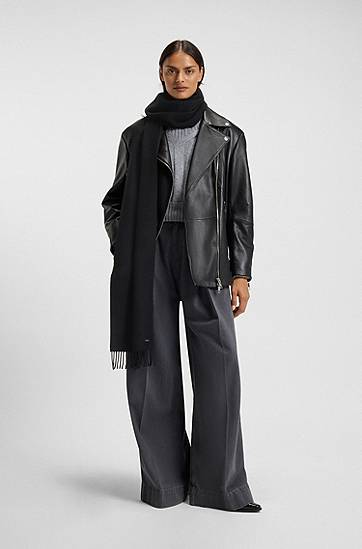 Šala BOSS Fringed wool scarf with logo rivet Črna | 50517216, 1