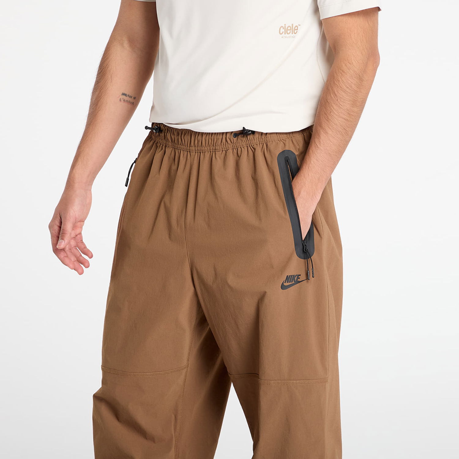 Hlače Nike Tech Woven Oversized Pants Rjava | HM7158-235, 1