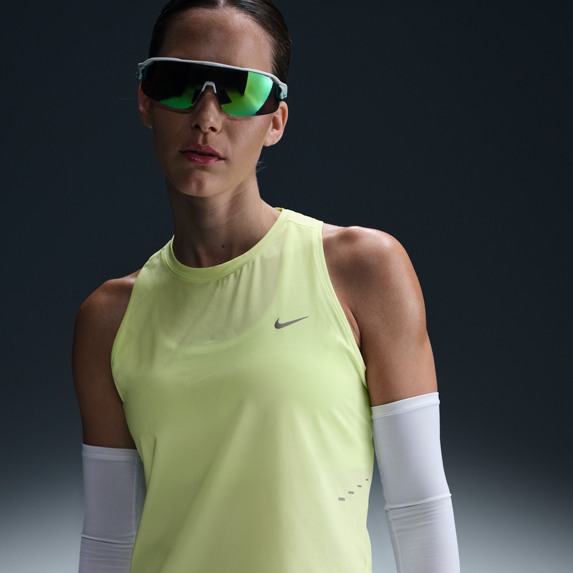 Majica brez rokavov Nike Swift Dri-FIT Running Tank Top Rumena | HQ0620-701