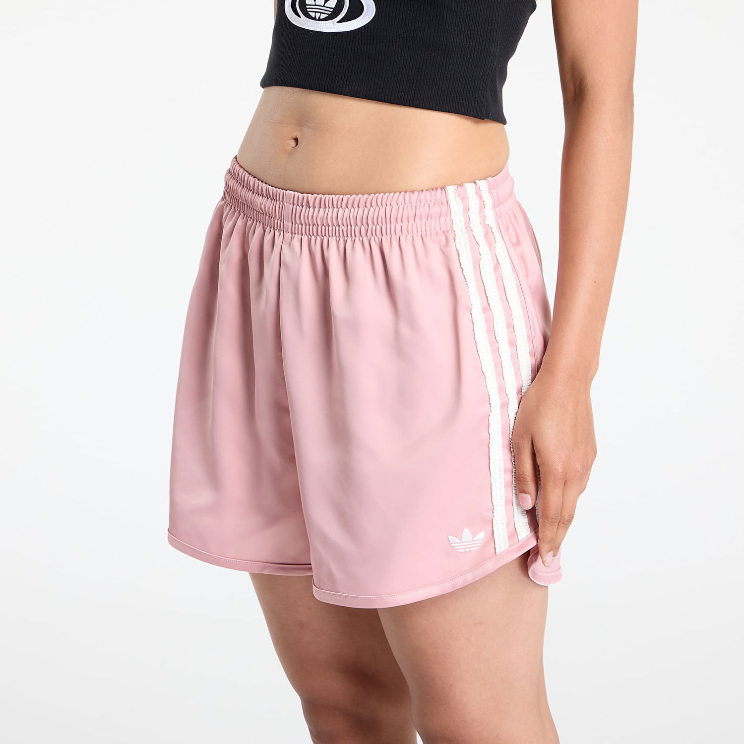 Kratke hlače adidas Originals adidas Originals Satin Ruffle 3-Stripes Shorts Roza | KC8818, 1