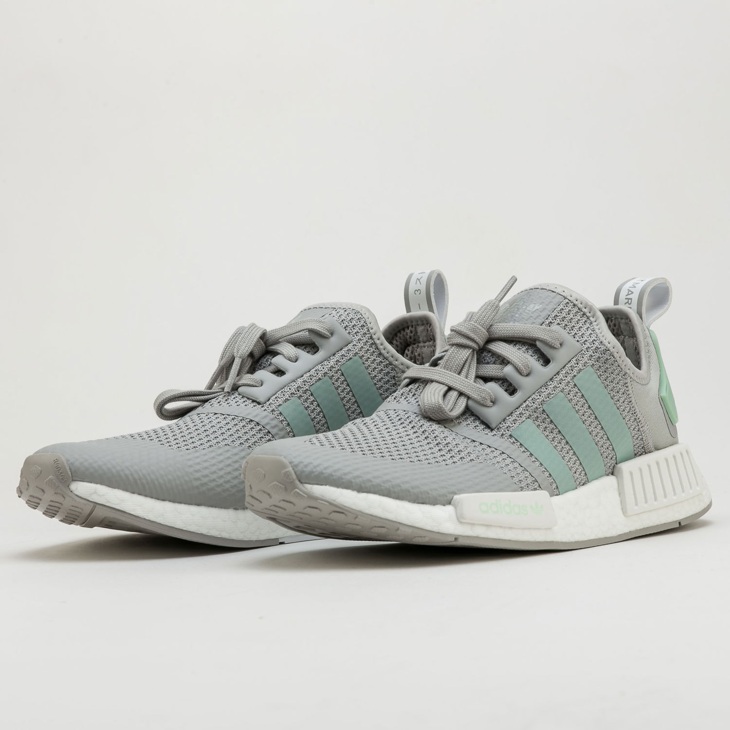 Superge in čevlji adidas Originals NMD_R1 Siva | FV9152, 1