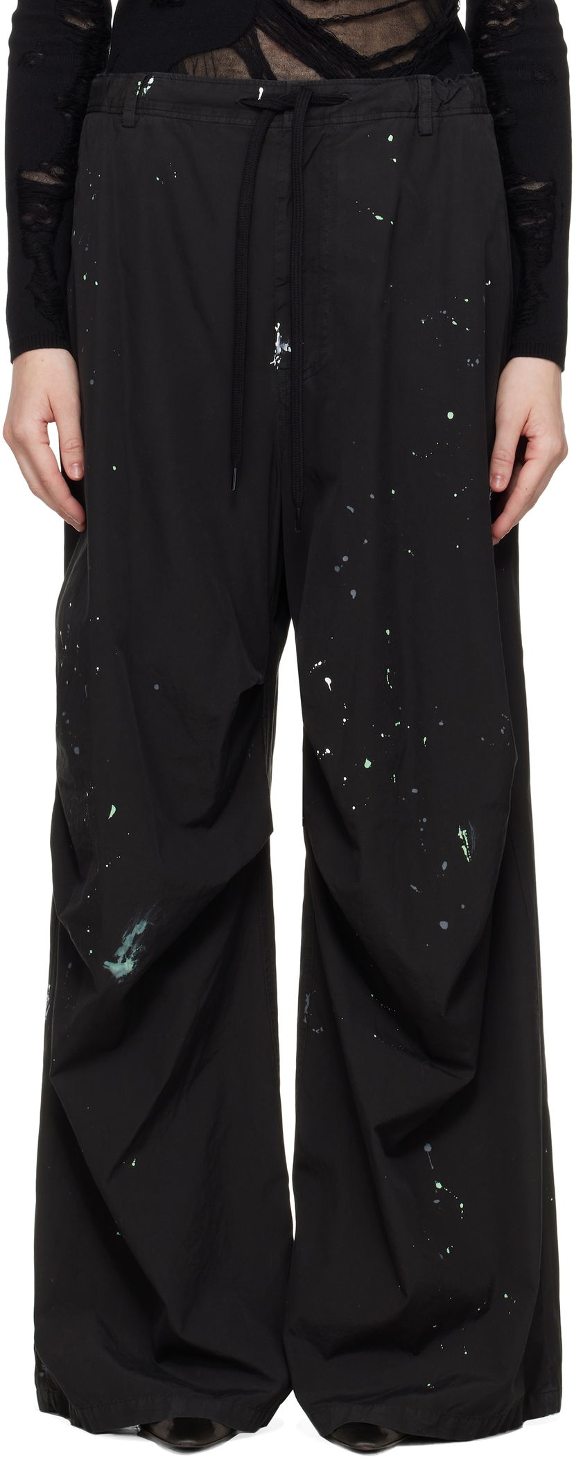 Cargo hlače Maison Margiela MM6 Maison Margiela Light Cotton Poplin Wide Leg Trousers with Paint Splatter Črna | S62KB0240 M35458