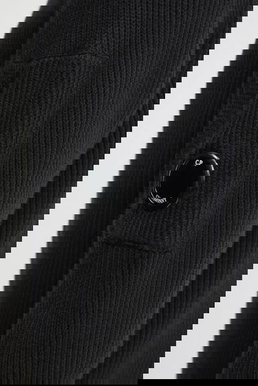 Pleteni pulover C.P. Company C.P. Company Ribbed Knit Sweater with Lens Detail Črna | 19CMKN015A006608A, 3