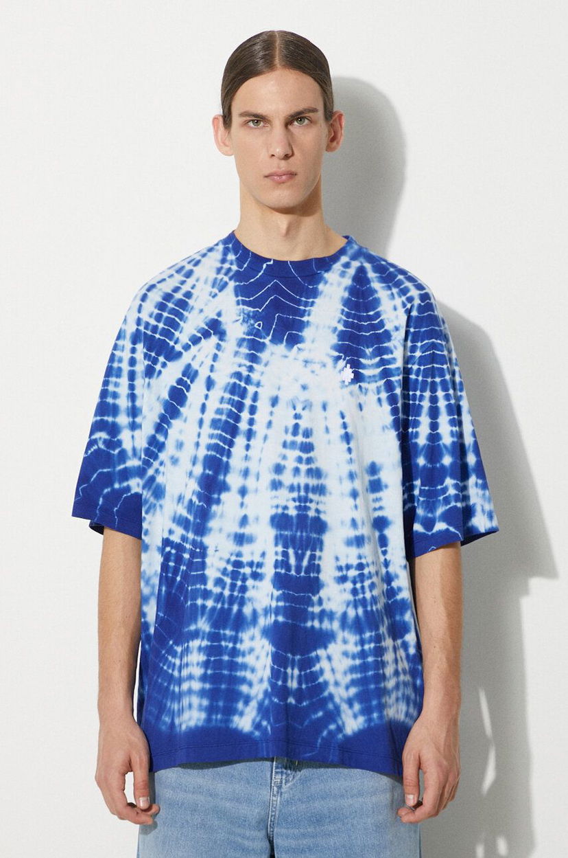 Majica Marcelo Burlon Marcelo Burlon Soundwaves Tie-Dye T-Shirt Modra | CMAA054S24JER0044501
