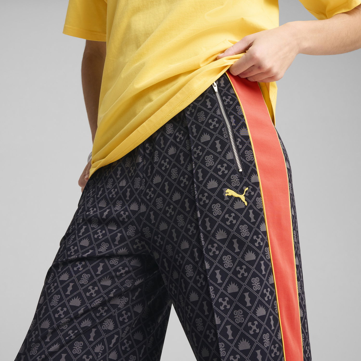 Trenirka Puma Road To Unity T7 Printed Straight-Leg Pants Črna | 629794_16, 1