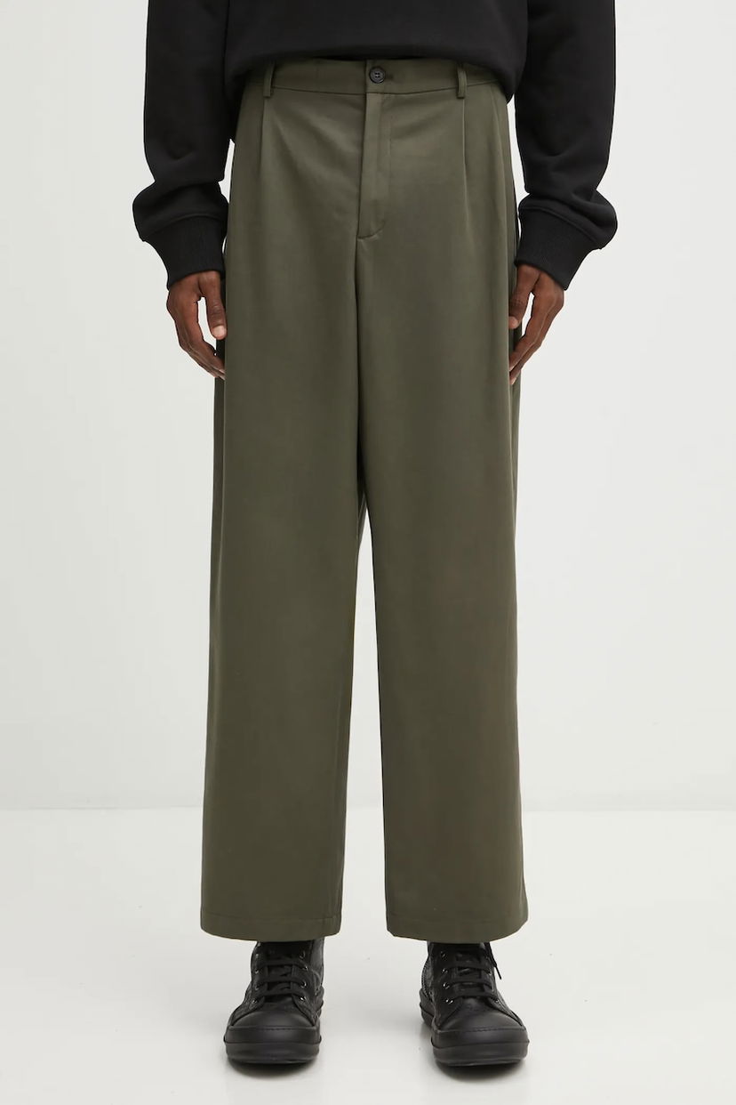 Hlače MAISON KITSUNÉ Relaxed Pleated Pants Zelena | PM01125WW9043