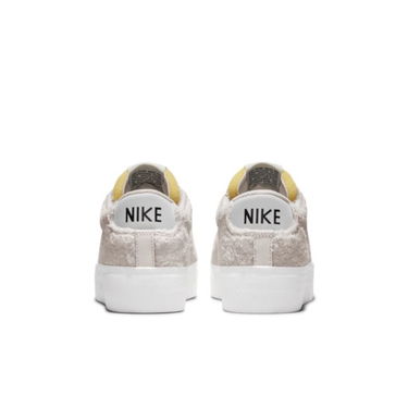 Superge in čevlji Nike Blazer Low Platform W Siva | DO6715-001, 3