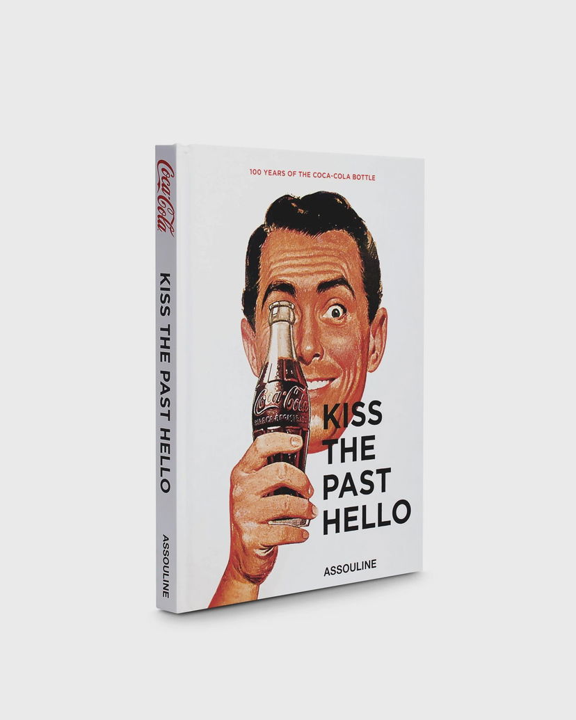 Knjige in revije ASSOULINE "Kiss The Past Hello - 100 Years Of The Coca-Cola Bottle" By Stephen Bayley Bela | 9781614284437