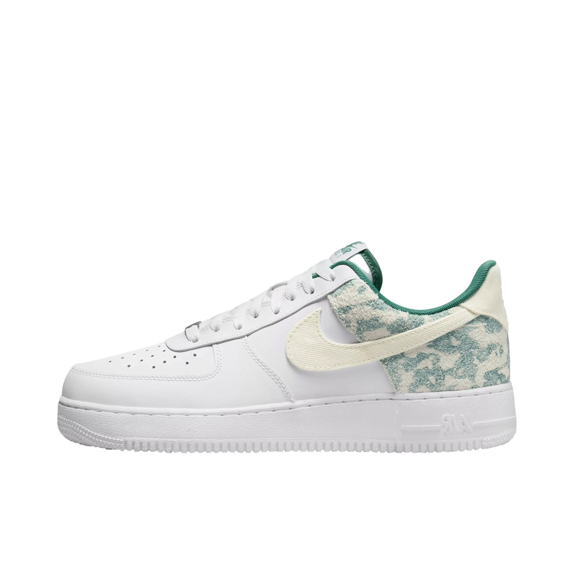 Superge in čevlji Nike Air Force 1 Low '07 LV8 Neptune Green Camo Bela | DX3365-100