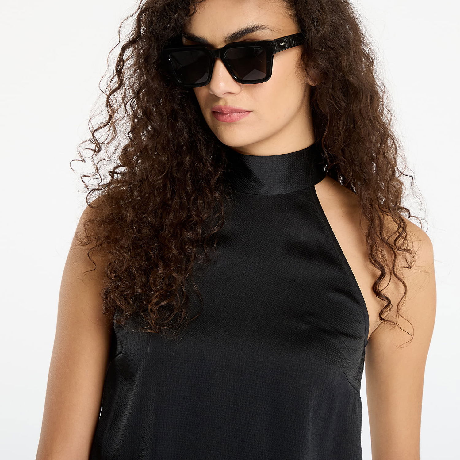 Majica brez rokavov Samsoe Samsoe Satin Halter Neck Top Sarheos Črna | F25400155_CLR000021, 1
