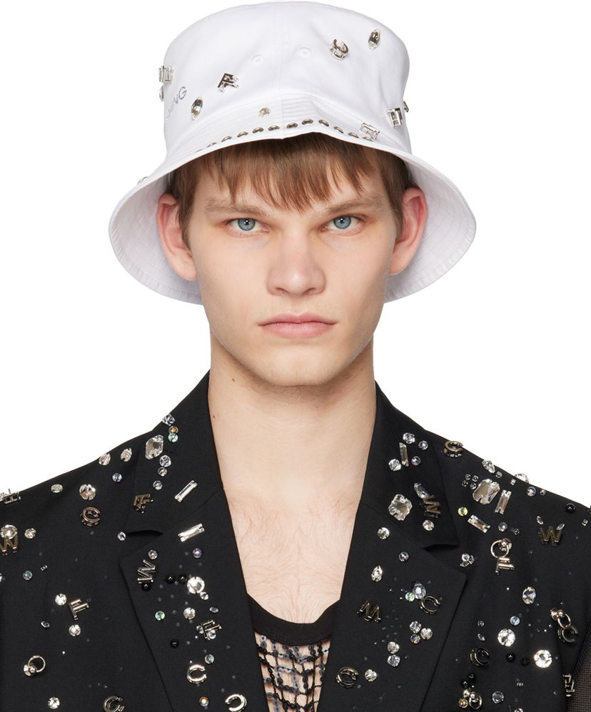 Klobuk Feng Chen Wang Feng Chen Wang Decorated Bucket Hat Bela | FUS15AC28W