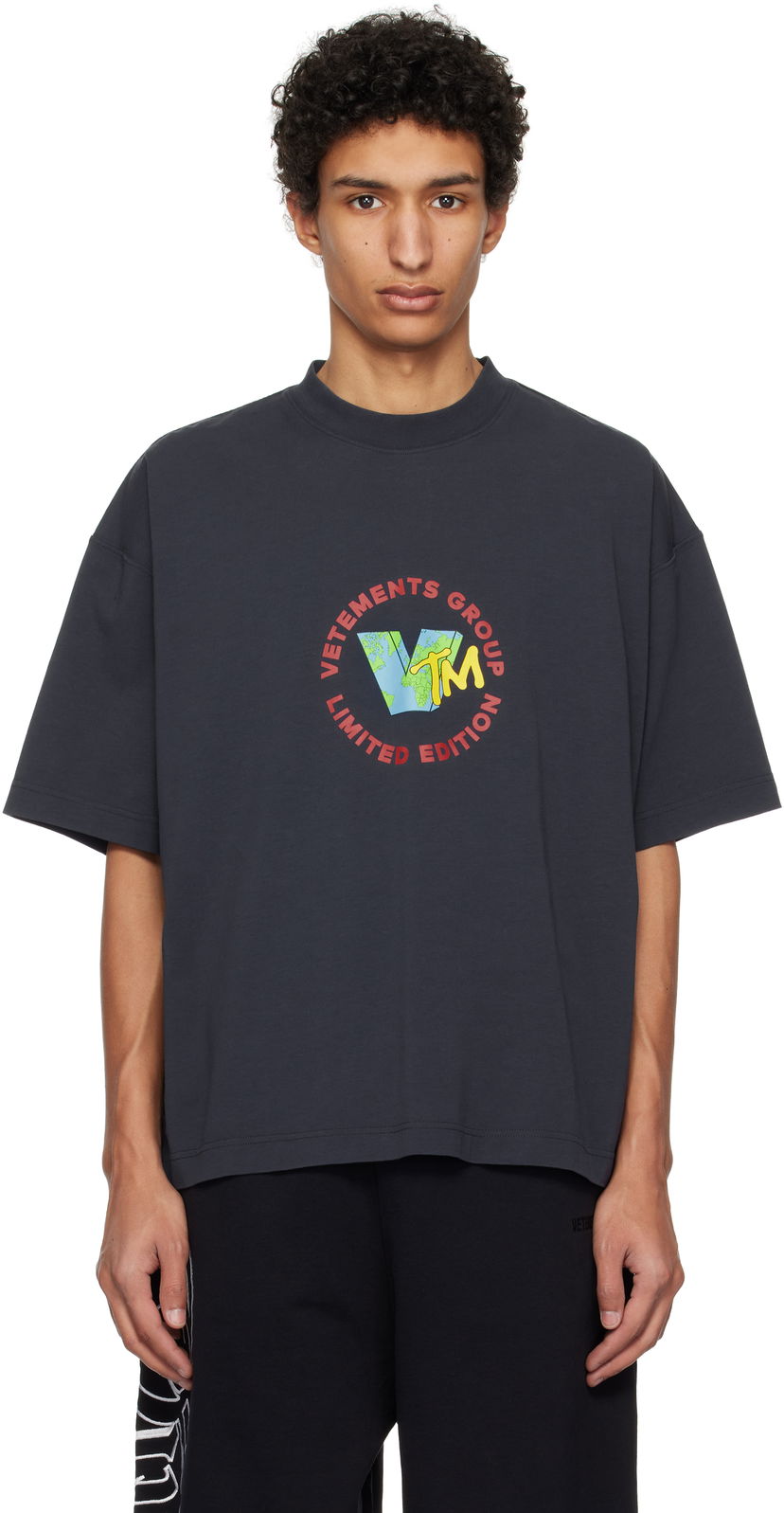 Majica VETEMENTS VETEMENTS 'VTM' World Cropped Boxy T-Shirt Siva | UA66TR715N