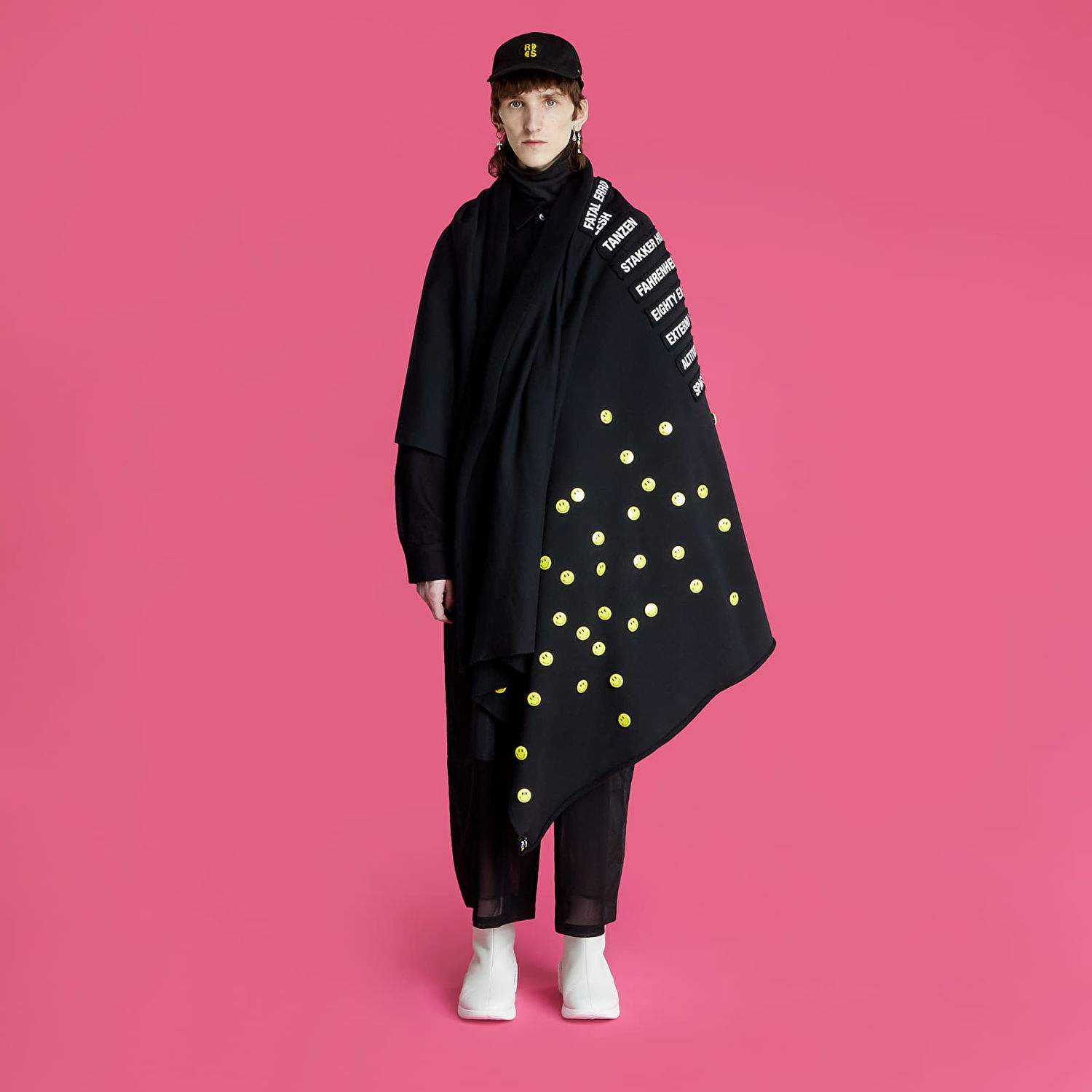 Oblačila RAF SIMONS Fleece Blanket With Pins And Badges Črna | 224-905-19003-0099, 0