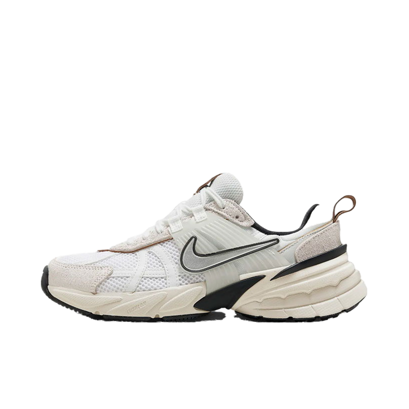 Superge in čevlji Nike V2K Run Summit White Light Orewood Brown (Women's) Bež | FN6703-100