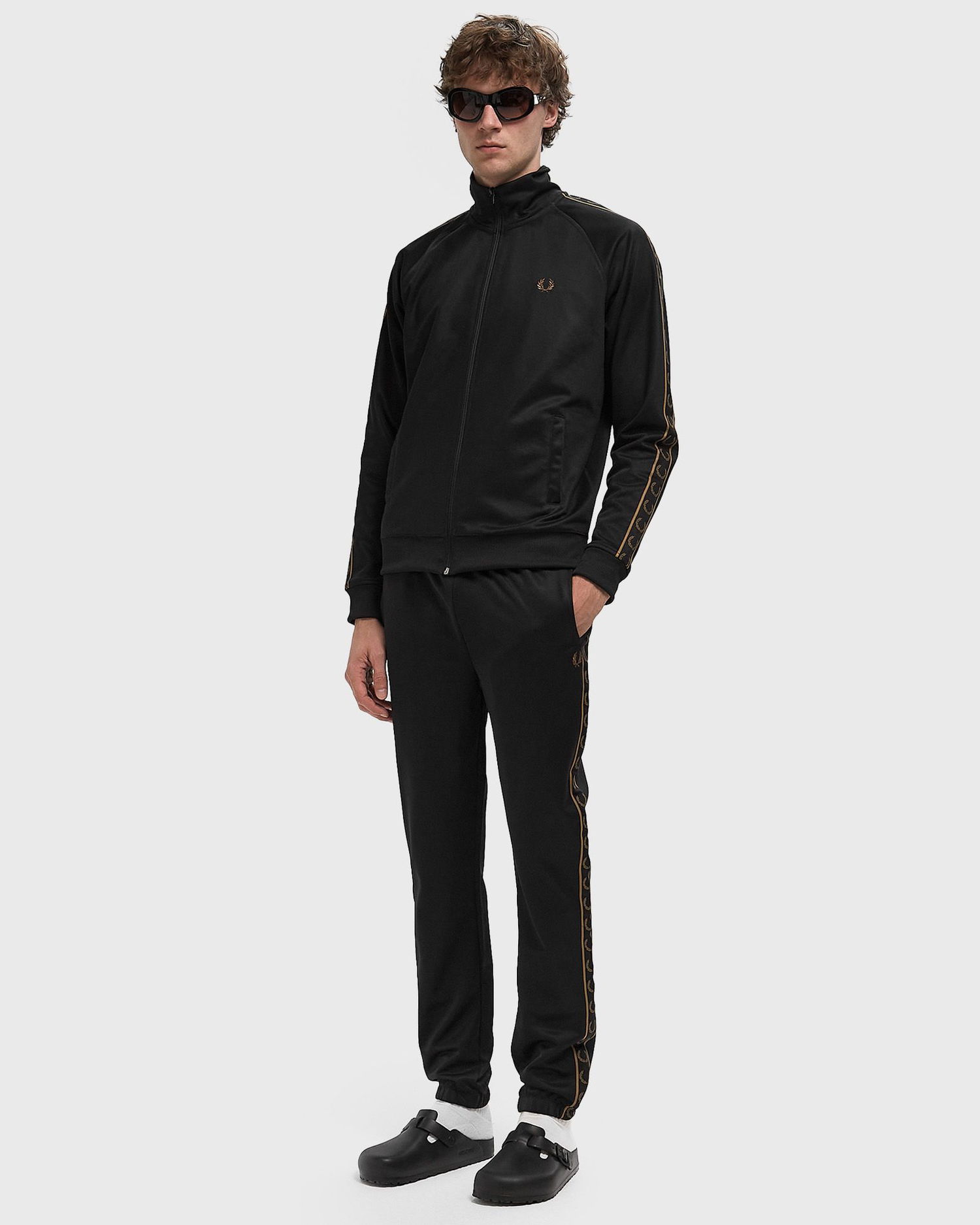 Trenirka Fred Perry Contrast Tape Track Pants Črna | T5507-Q27, 1