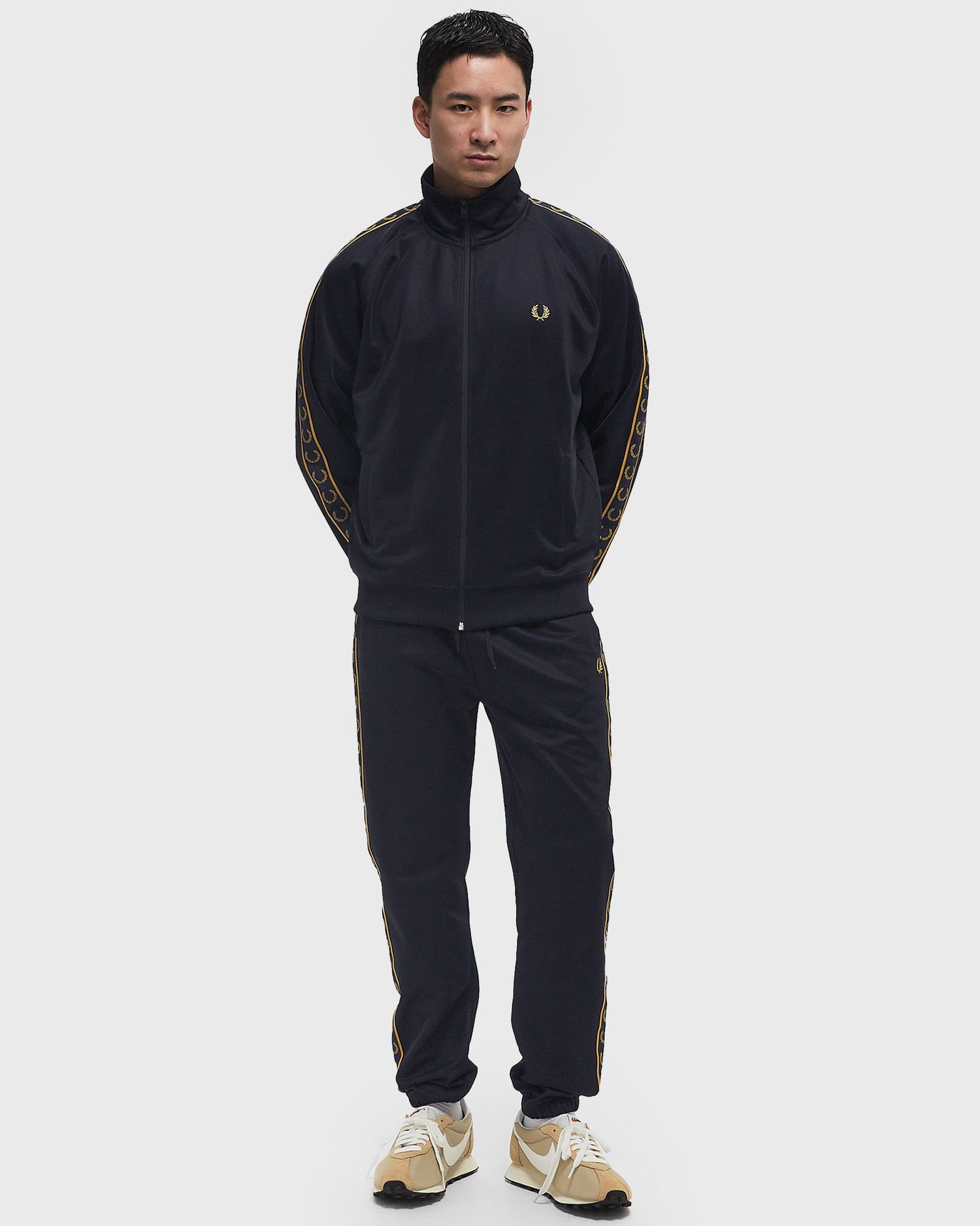 Trenirka Fred Perry Fred Perry Contrast Tape Track Pants Mornarica | T5507-W75, 1
