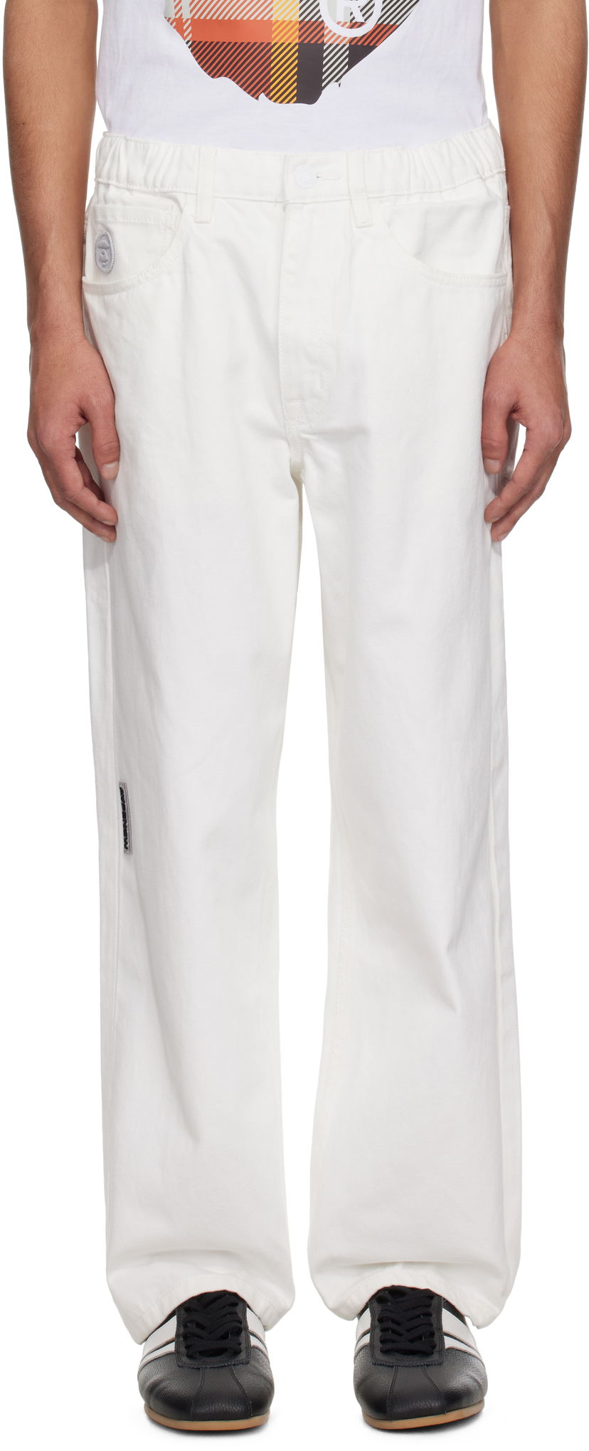 Hlače AAPE by A Bathing Ape AAPE by A Bathing Ape 'AAPE Now' Moonface Logo Jeans Bela | AAPPTMB662XAOWHX