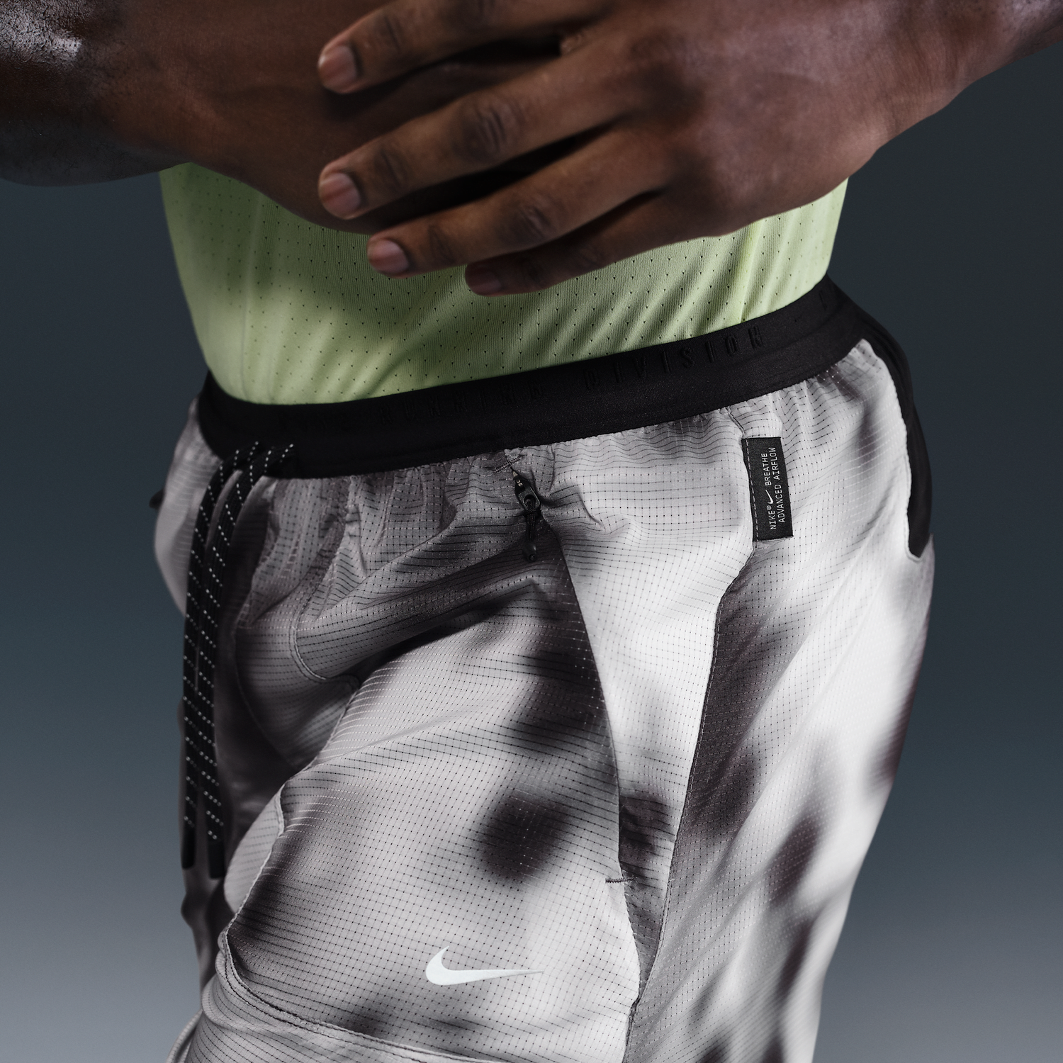 Majica brez rokavov Nike Running Division Breathe Dri-FIT ADV 4" Shorts with Liner Rumena | HJ4150-010, 1