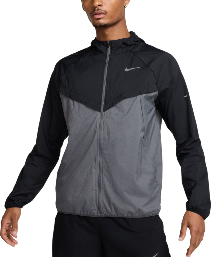 Vetrovka Nike Nike Stride Hooded Jacket Črna | hv4548-011
