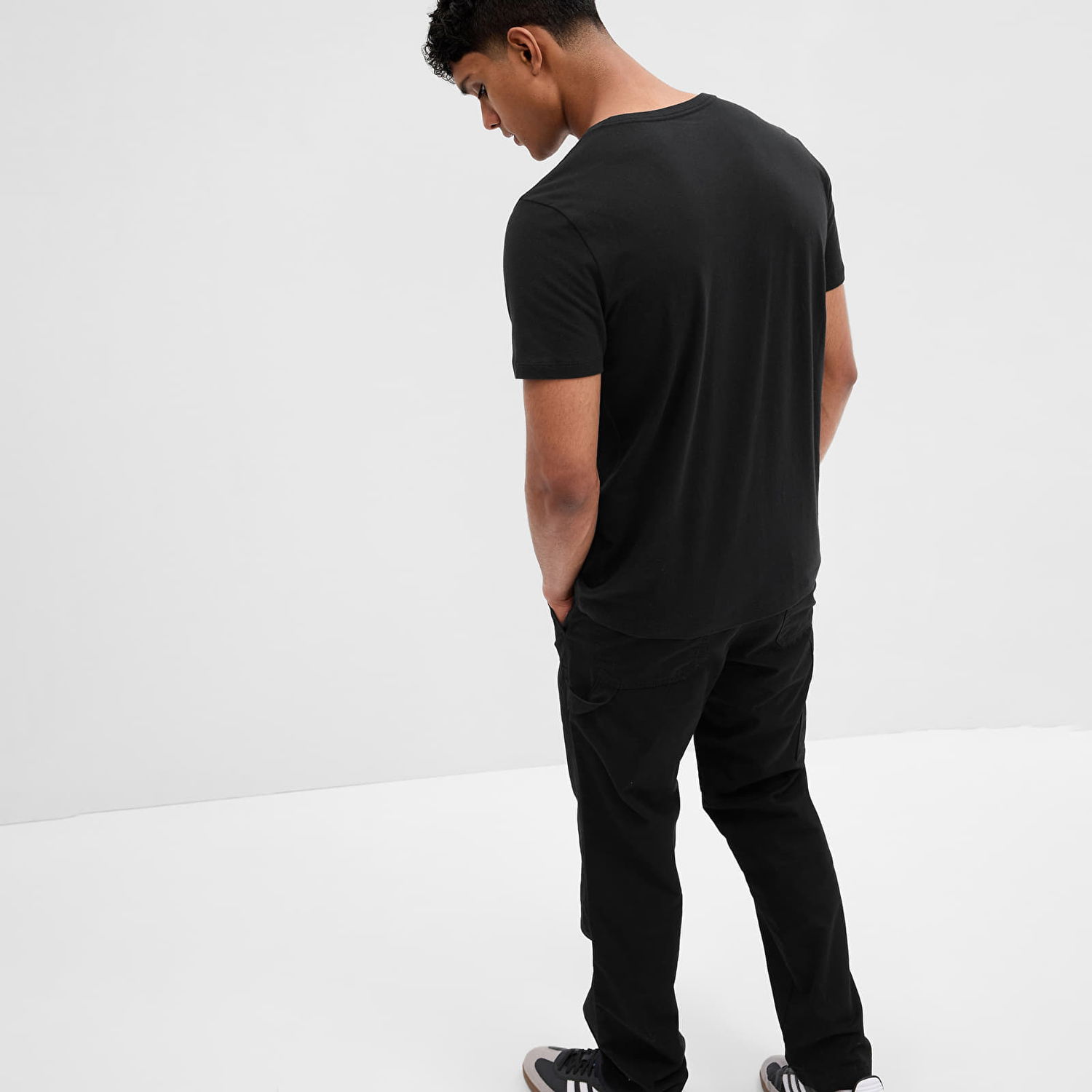Majica GAP Micro Logo Vee Neck Tee True Black V2 2 Črna | 753771-02, 1