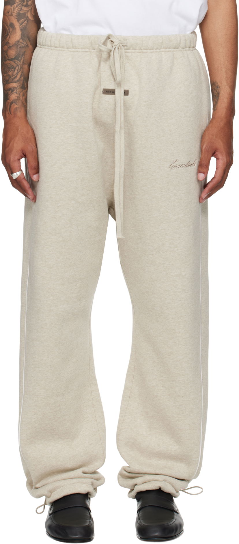 Trenirka Fear of God Fear of God ESSENTIALS Relaxed Fleece Piping Sweatpants Bež | 130SP258062F