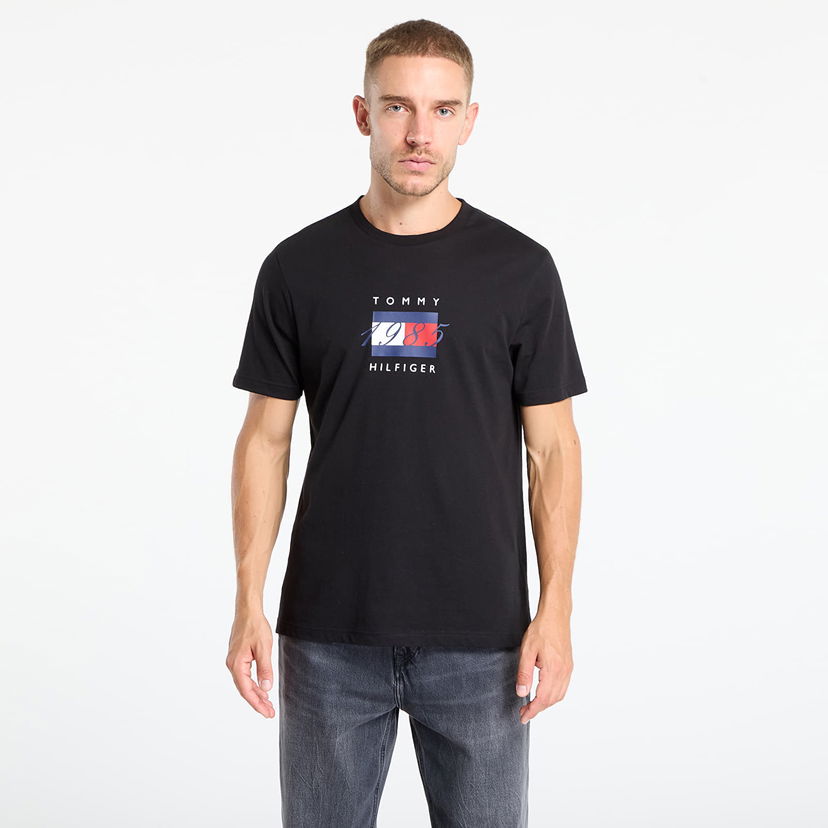 Majica Tommy Hilfiger Tommy Hilfiger Linear Flag Graphic Tee Črna | MW0MW41338 BDS