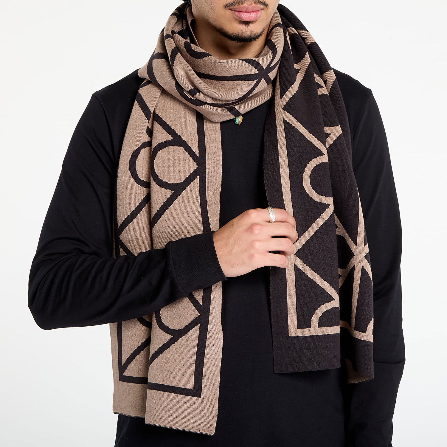Šala CALVIN KLEIN Calvin Klein Emblem Aop Fine Scarf Rjava | LV04D8051G UB1, 1