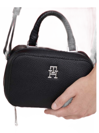 Torbica Tommy Hilfiger Emblem Small Bag Črna | AW0AW14880