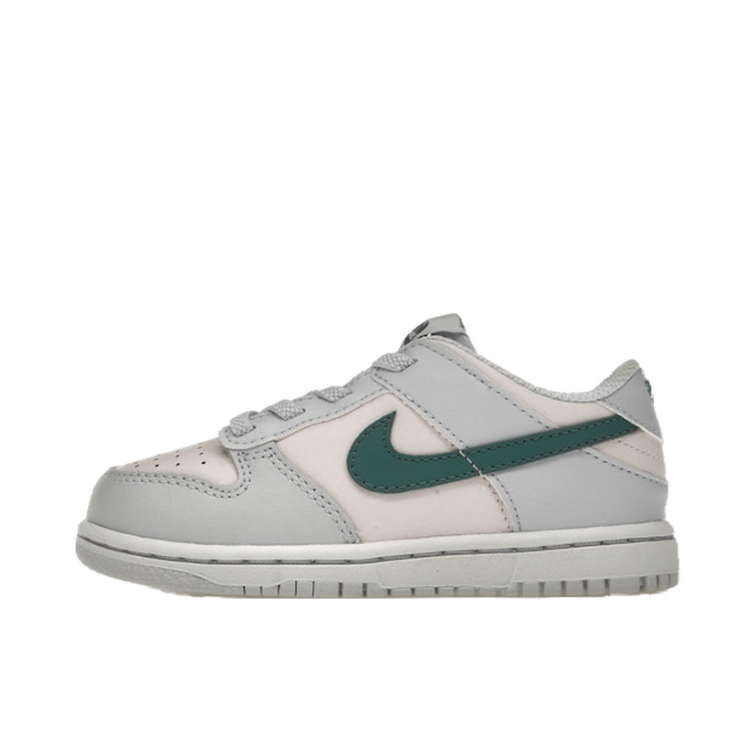 Superge in čevlji Nike Dunk Low SE Siva | FD1233-002