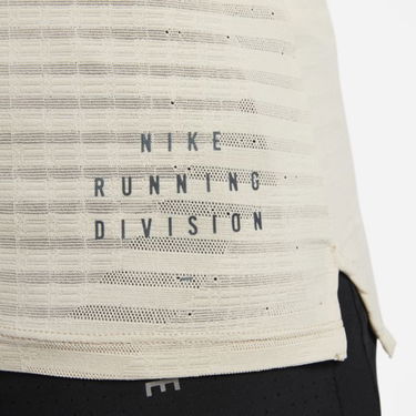 Majica brez rokavov Nike Dri-FIT ADV Run Division Pinnacle Running Tank Rjava | DQ4774-206, 1