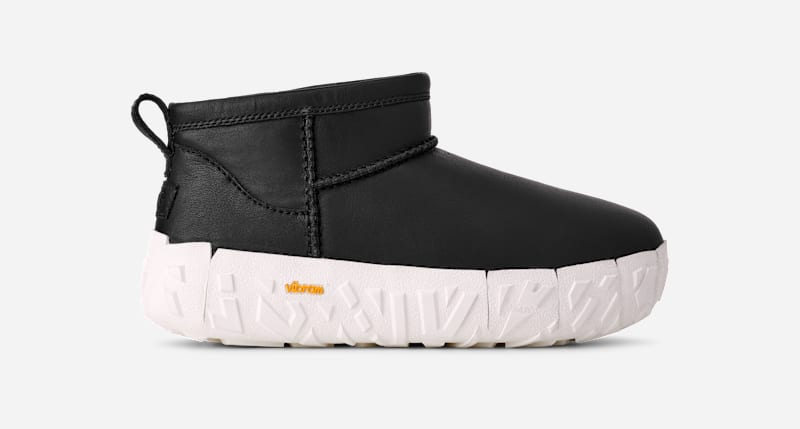 Superge in čevlji UGG Classic Ultra Mini Wrap Tech Boot Črna | 1171215-BKJ