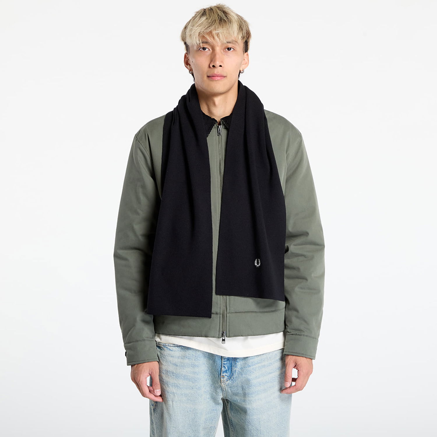 Šala Fred Perry Fred Perry Classic Merino Wool Scarf Črna | C8140 843, 0