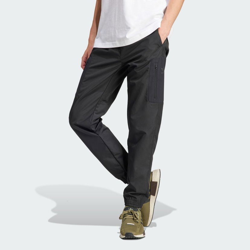 Hlače in kavbojke adidas Originals Utility Cargo Črna | IR9442