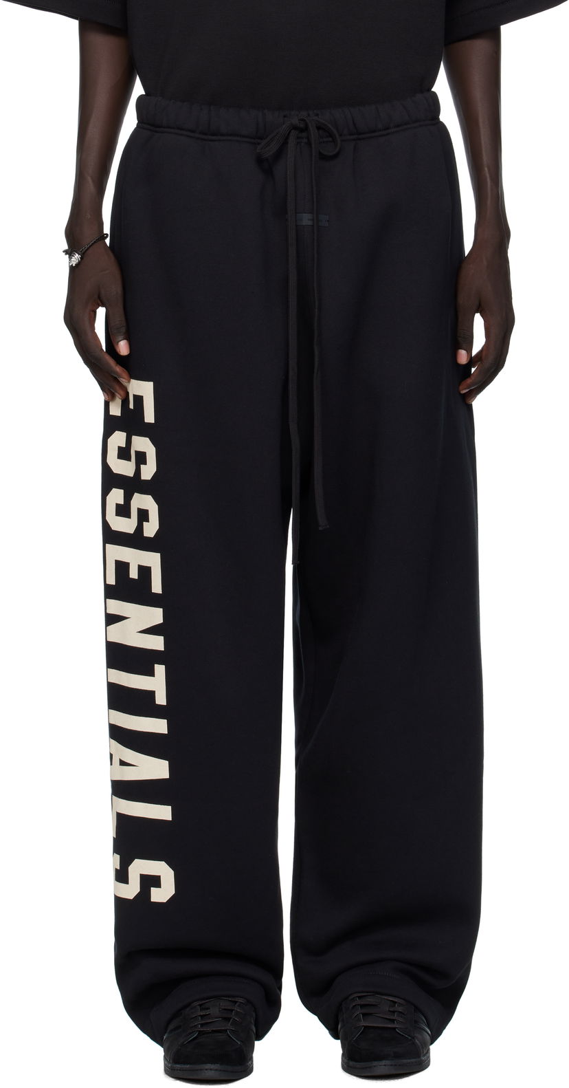 Trenirka Fear of God ESSENTIALS Lounge Fleece Sweatpants Črna | 130SP254320F
