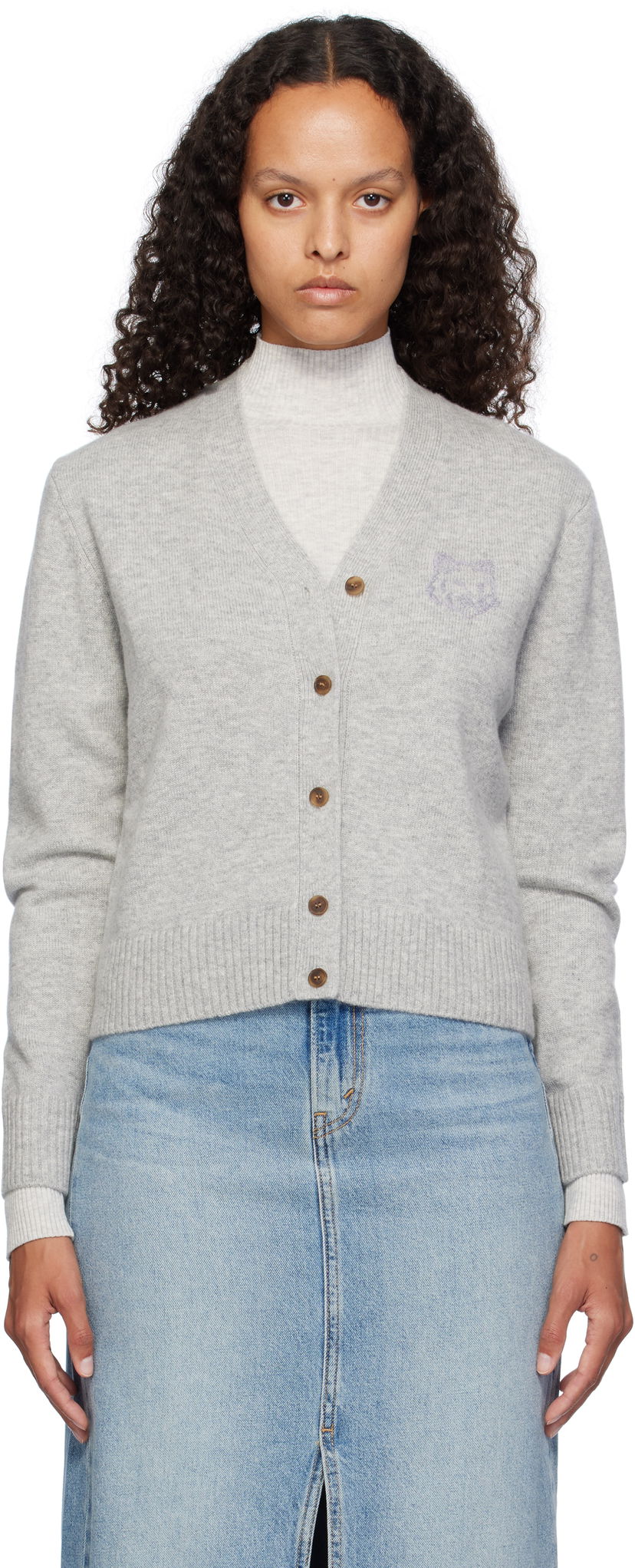 Pleteni pulover MAISON KITSUNÉ Embroidered Cropped Cardigan Siva | NW00510KT1112