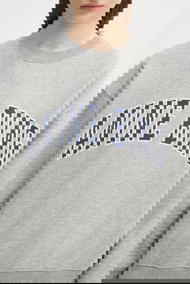 Pulover Anine Bing Anine Bing Spencer Graphic Sweatshirt Siva | A.08.11531, 3