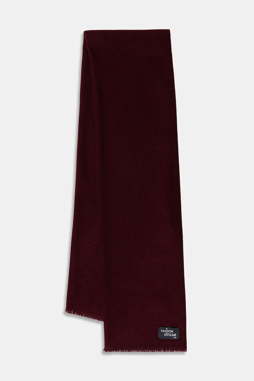 Šala MAISON KITSUNÉ Wool Fringe Scarf with Logo Patch Bordo | PW06200WB0028