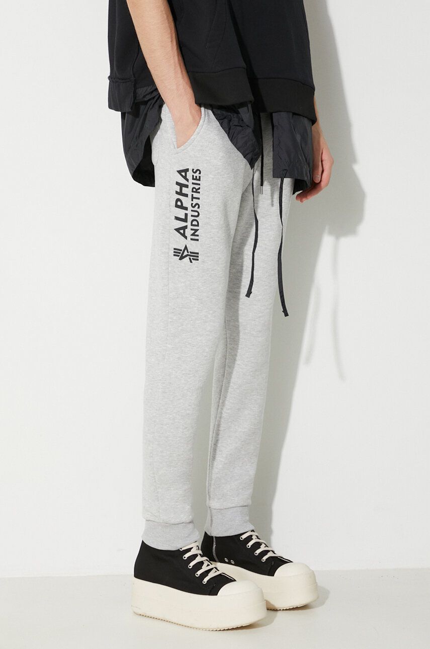 Trenirka Alpha Industries Sweatpants With Print Siva | 116368.17, 0