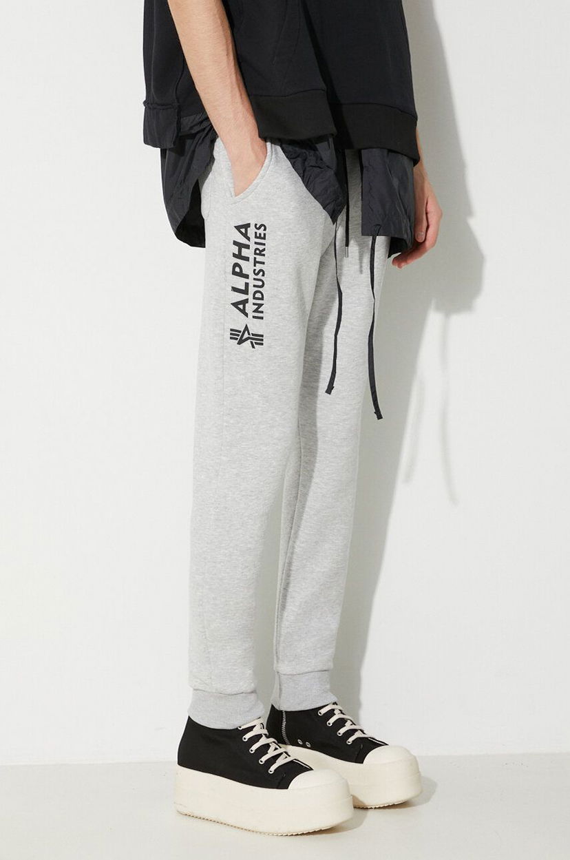 Trenirka Alpha Industries Sweatpants With Print Siva | 116368.17