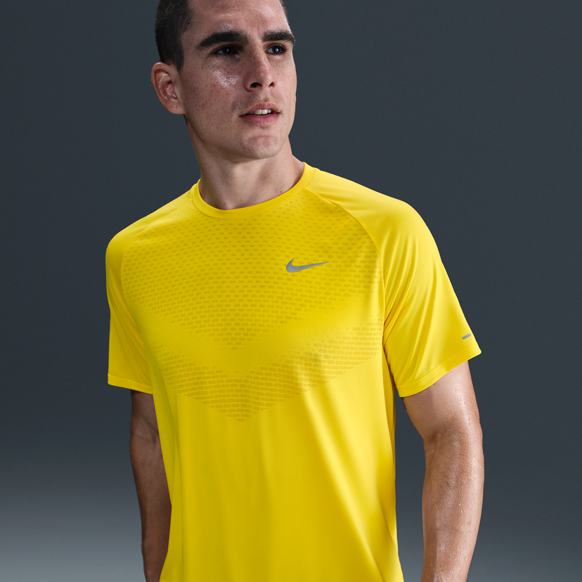 Majica Nike Nike Stride Dri-FIT ADV Short Sleeve Running T-Shirt Rumena | HV5203-718