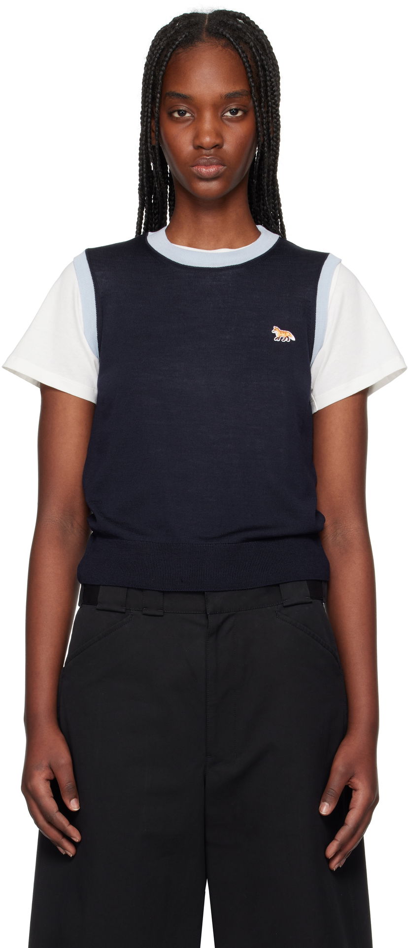 Pleteni pulover MAISON KITSUNÉ Maison Kitsuné Bi-Color Knitted Tank Top with Baby Fox Patch Mornarica | OW00603KT1136