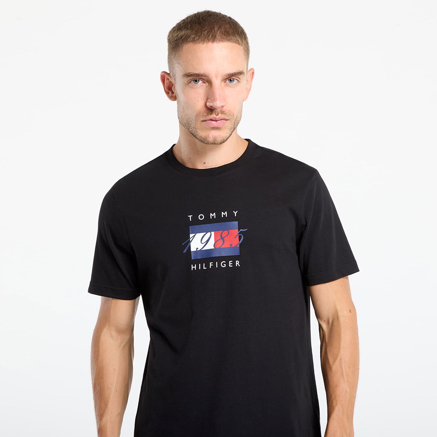 Majica Tommy Hilfiger Tommy Hilfiger Linear Flag Graphic Tee Črna | MW0MW41338 BDS, 1